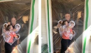 Une petite fille a créé un « rideau câlin » pour pouvoir étreindre sa famille pendant le confinement
