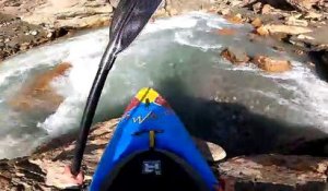 Nouria Newman descend un des rapides les plus difficiles de sa carrière - Adrénaline - Kayak extrême