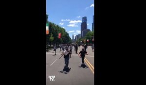 À Philadelphie, des centaines de skateurs défilent pendant une manifestation contre le racisme