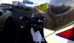 Course poursuite incroyable entre un scooter Tmax et des motards de la police