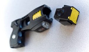 Police : le pistolet à impulsion électrique remplace les techniques d'étranglement