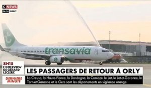 Regardez le "water salute" qui a marqué ce matin à 6h20 le décollage du premier avion depuis l'aéroport d'Orly après 3 mois de fermeture
