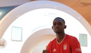 Bayern - Kouassi pose avec ses nouvelles couleurs