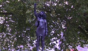 Une statue d'un marchand d'esclaves remplacée par celle d'une protestante du mouvement Black Lives Matter à Bristol