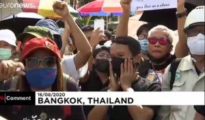 Une manifestation pro-démocratie réunit 10 000 personnes à Bangkok