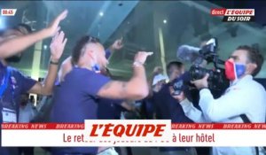 Le show Neymar en rentrant à l'hôtel des Parisiens - Foot - C1 - PSG