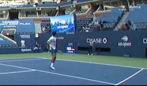Novak Djokovic disqualifié pour avoir envoyé une balle sur un juge de ligne pendant l'us open