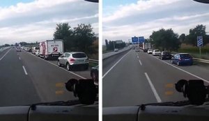 Des idiots font la queue pour prendre une sortie d'autoroute