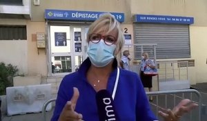 Brigitte Devesa en visite dans un centre de dépistage à Marseille