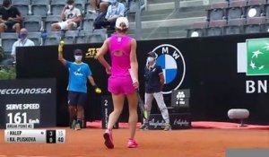 Rome - Simona Halep titrée après l'abandon de Karolina Pliskova