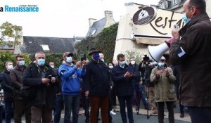 Manifestation des acteurs du monde rural devant la permanence de Bertrand Bouyx, député du Bessin
