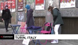 A Turin, des collégiennes manifestent pour retourner en classe