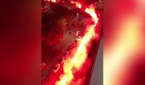 Maradona - Des fumigènes partout dans Naples