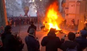Loi sécurité globale: nouvelles scènes de tensions à proximité de la place de la Bastille à Paris
