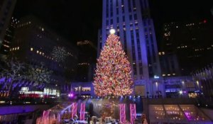 New York: Les lumières du sapin de Noël du Rockefeller Center se sont allumées
