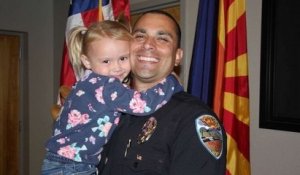 Un policier américain adopte une fillette maltraitée rencontrée pendant son service