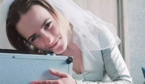 Cette Russe de 24 ans, attirée par les objets, a épousé sa mallette