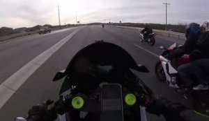 Ce biker fait tomber sa copine en réalisant une roue arrière