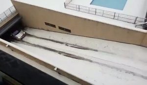 Voiture vs Rampe de garage enneigée (Espagne)