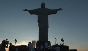 Covid-19: le Brésil lance sa campagne de vaccination au pied du Christ Rédempteur de Rio
