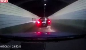 Des automobilistes font la course dans un tunnel et ça finit très mal