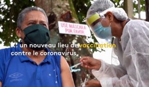 Brésil : en Amazonie, la campagne de vaccination contre le Covid-19 se fait aussi en bateau