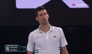 Coup de boutoir de Djokovic qui s'envole dans le 2e set de la finale