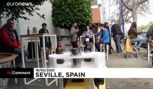 Séville : un robot sert les clients dans les bars pour maintenir les gestes barrières