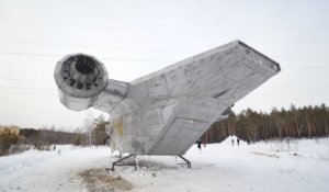 Sibérie : l’incroyable réplique du vaisseau du Mandalorian par des fans russes de Star Wars