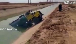 Remorquage d'un camion tombé dans canal... raté