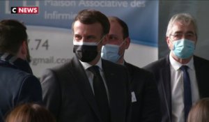Emmanuel Macron et les vaccins : un an entre doute et soutient