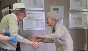 Séparé depuis des mois, ce couple de retraités se retrouve et émeut les réseaux sociaux