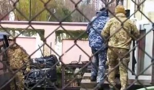 Des marins ukrainiens détenus en Crimée arrivent au tribunal