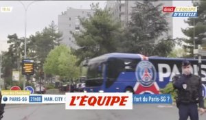 Le car des joueurs du PSG en route vers le Parc - Foot - C1 - PSG