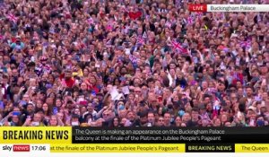 Londres : Apparition surprise de la Reine au balcon de Buckingham Palace pour le dernier jour de fête de son jubilé !