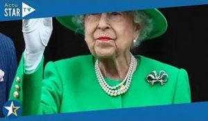 Surprise ! Elizabeth II apparaît sur le balcon en famille pour le dernier jour du jubilé, et livre u