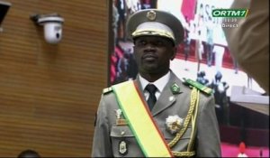 Mali : le colonel Goïta investi président de la transition