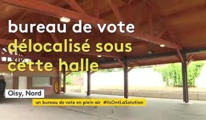 À Oisy dans le Nord, une halle de marché transformée en bureau de vote en plein air