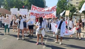Marseille : Les étudiants en médecine manifestent devant la faculté de la Timone