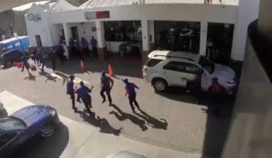Flash mob dans une station service