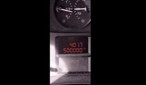 Il fête l'anniversaire des 500 000 km de sa voiture !