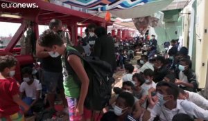 Migrants : les rescapés de l'Ocean Viking débarquent en Sicile