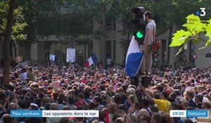 Manifestations : les Français dans la rue défilent dans les rues contre le vaccin et le pass sanitaire