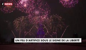 Le feu d'artifice du 14 juillet tiré depuis la Tour Eiffel