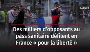Des milliers d’opposants au pass sanitaire défilent en France « pour la liberté »