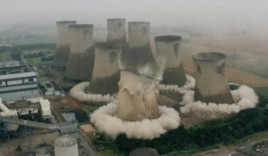 La démolition « explosive » de 4 tours de refroidissement d’une centrale électrique britannique