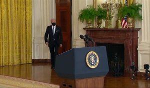 Joe Biden "défend fermement" le retrait des troupes américaines d'Afghanistan