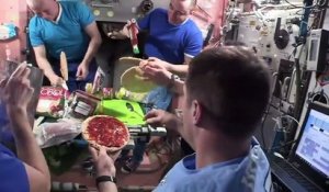 Soirée pizza en apesanteur à bord de l'ISS