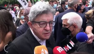 Jean-Luc Mélenchon enfariné en juin dernier lors du défilé contre l'extrême droite - VIDEO