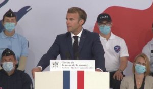 Emmanuel Macron: "Nous allons créer un centre de formation pour les policiers en région parisienne
